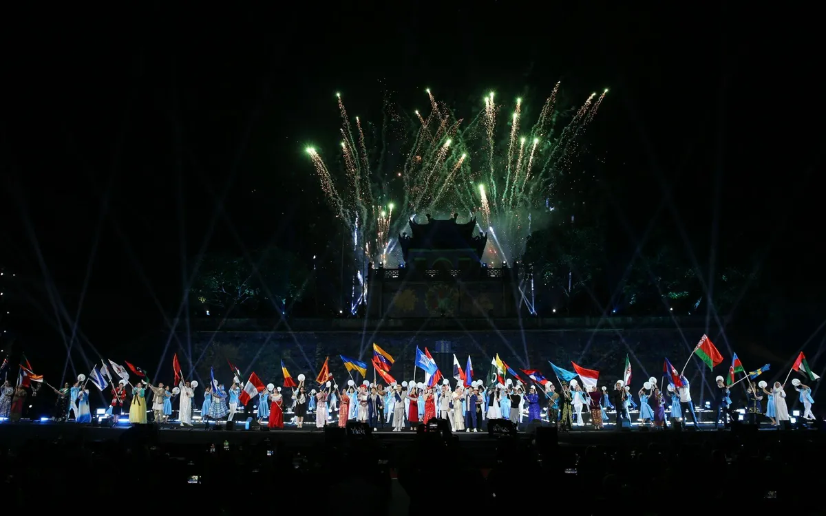 Hòa sắc năm châu giữa lòng di sản- Ảnh: Trần Huấn