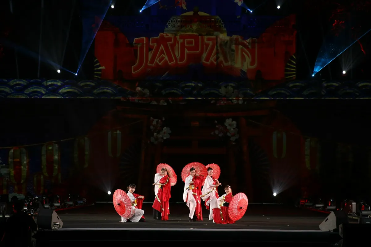 Khai mạc Lễ hội Văn hóa Thế giới tại Hà Nội: Hòa sắc năm châu giữa lòng di sản - Ảnh 9.