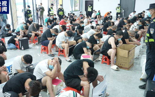 Các nước tăng cường truy quét những trung tâm lừa đảo trực tuyến - Ảnh 1.