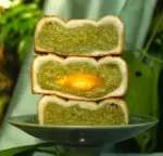 Bánh Trung thu cốm xào gây sốt: Sáng tạo mới lạ năm nay